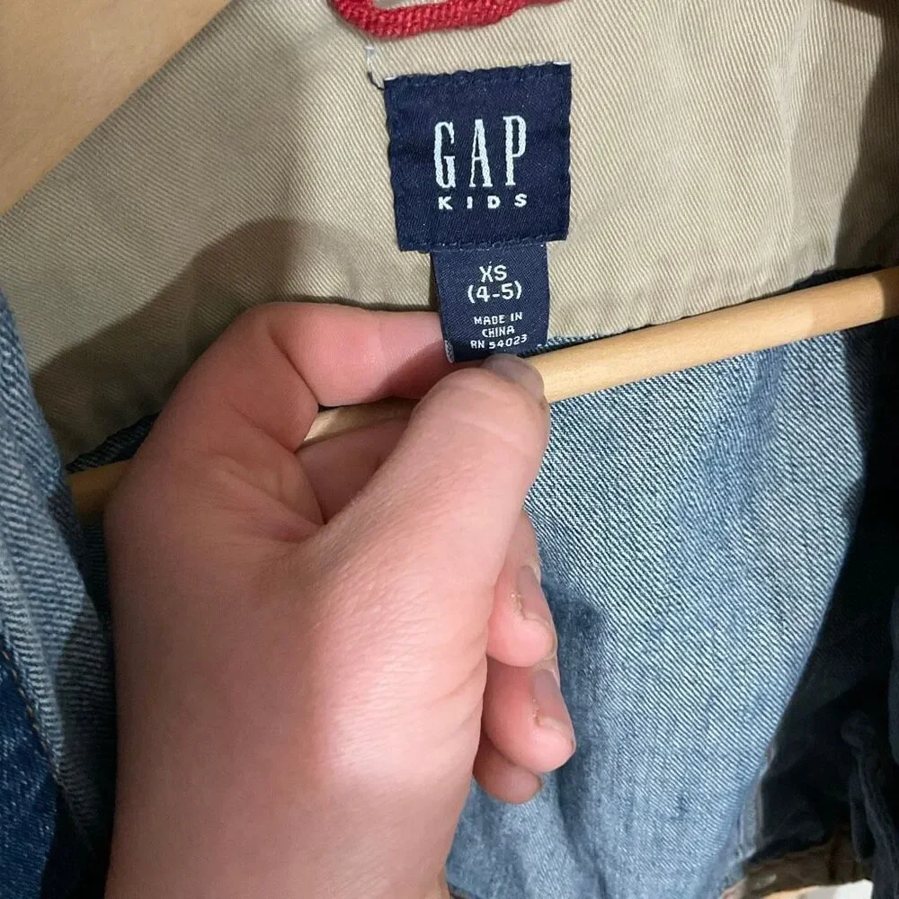 Gap kids Jean jacket snap button closure size XS 4-5